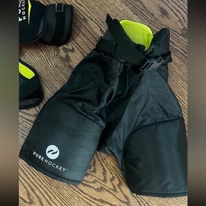 Youth medium hockey shorts